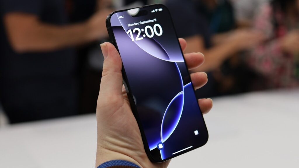 Sevgililer Günü’ne özel 500 bin liralık iPhone 16 Pro çıktı!