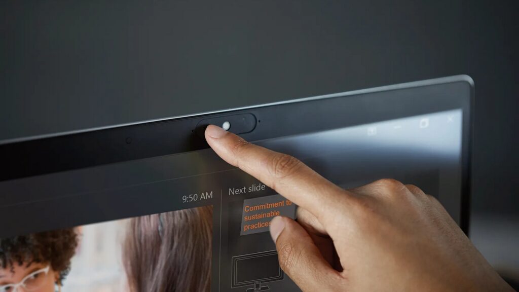 Webcam oburu tarafından izlenebilir mi? Nasıl engellenir?