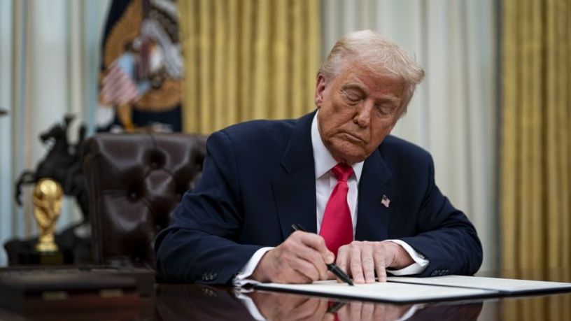Trump: ABD’de üretilmeyen arabalara % 25 tarife uygulanacak
