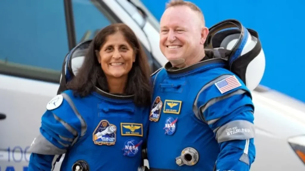 Uzayda mahsur kalan astronotlar dünyaya döndü!