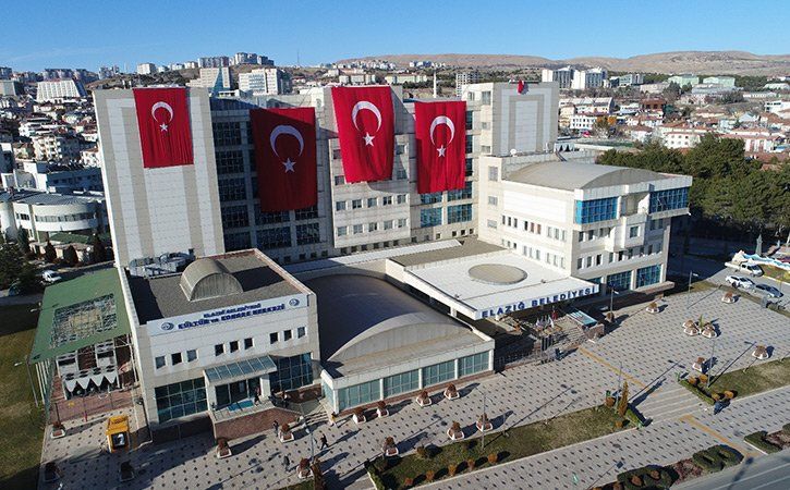 Elazığ Belediyesi, yaz mevsiminin etkisini yoğun şekilde hissettirdiği bu günlerde