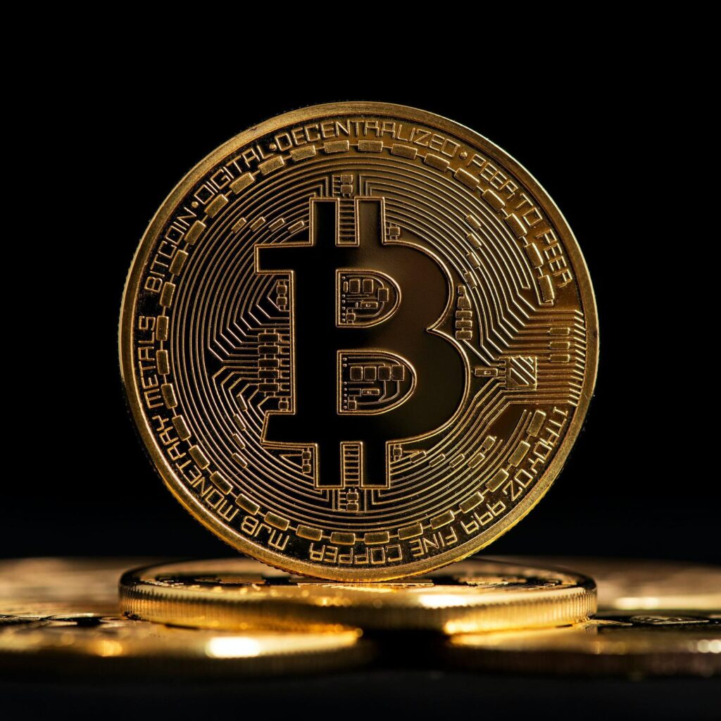 Bitcoin, 112 bin doları geçerek rekor tazeledi.
