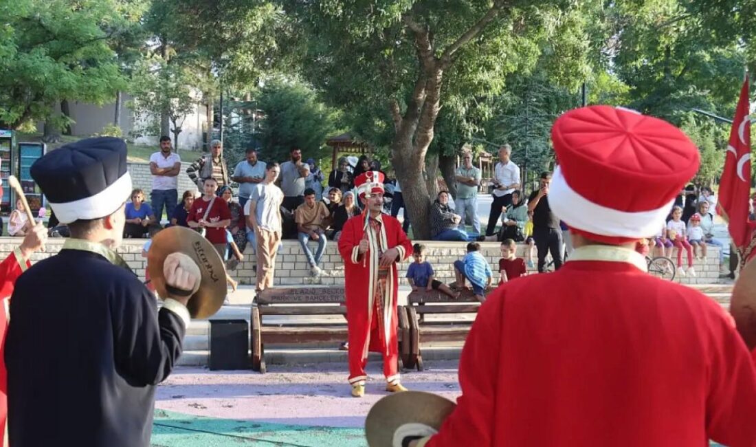 Elazığ Belediyesi tarafından geleneksel hale getirilen yaz etkinliklerinde mehteran takımının