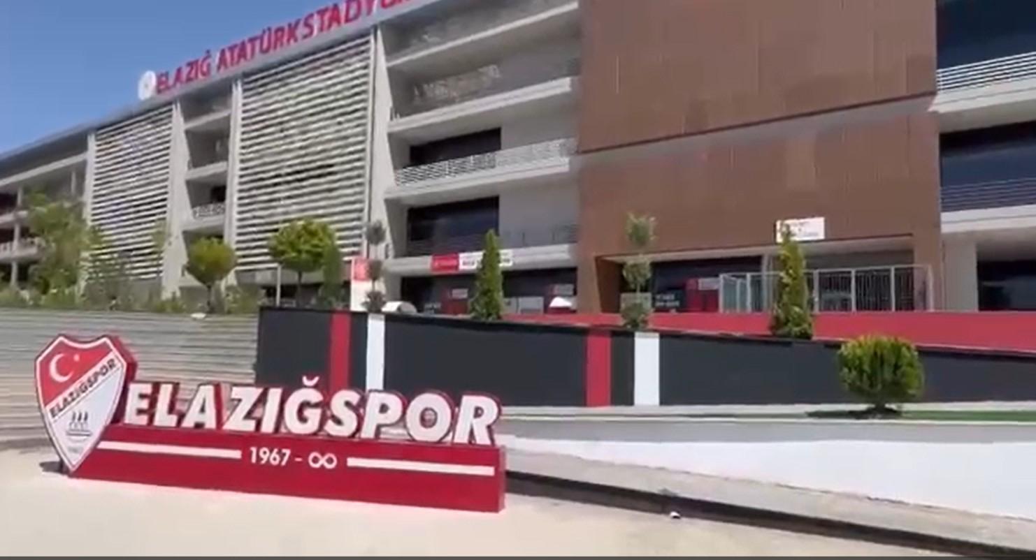 Renkler ve Peyzaj Yenilendi! Elazığ Atatürk Stadyumu, bordo-beyaz renklerle yenilendi.