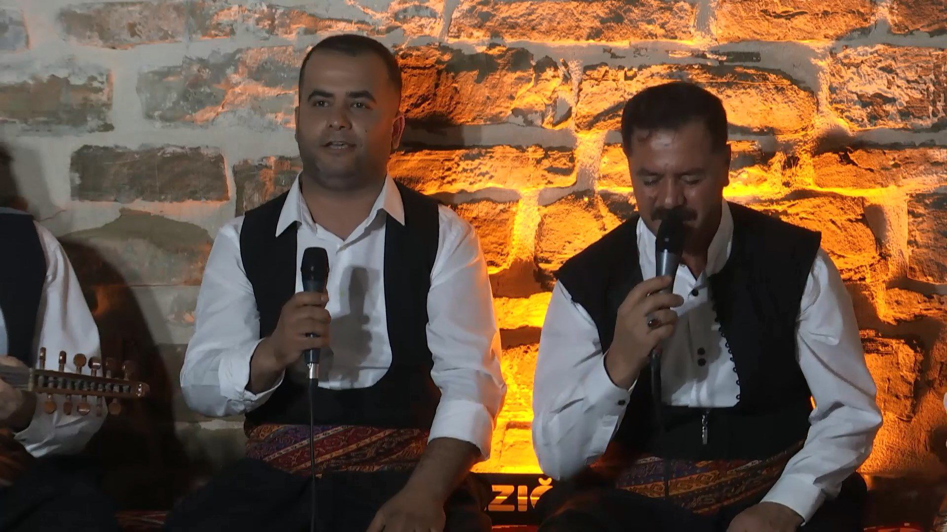 Elâzığ Belediyesi Kürsübaşı ekibi, yaz etkinlikleri kapsamında Harput’ta dinleyiciler ile