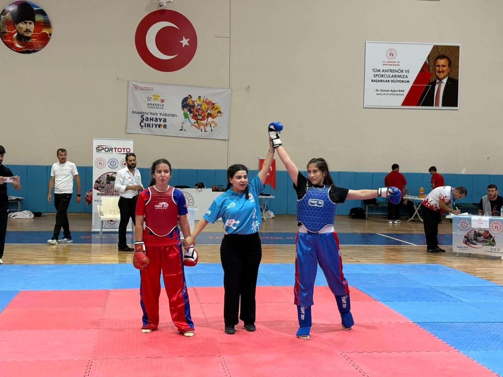 Elazığlı sporcular, Malatya’daki Wushu Kung Fu Bölge Şampiyonası’nda 17 altın,
