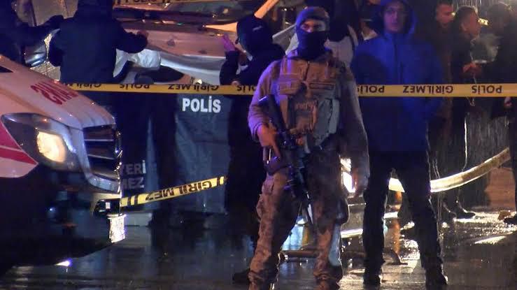 Elazığ’ın Yeni Mahalle’sinde psikolojik sorunları olan bir kişi, elindeki silahla
