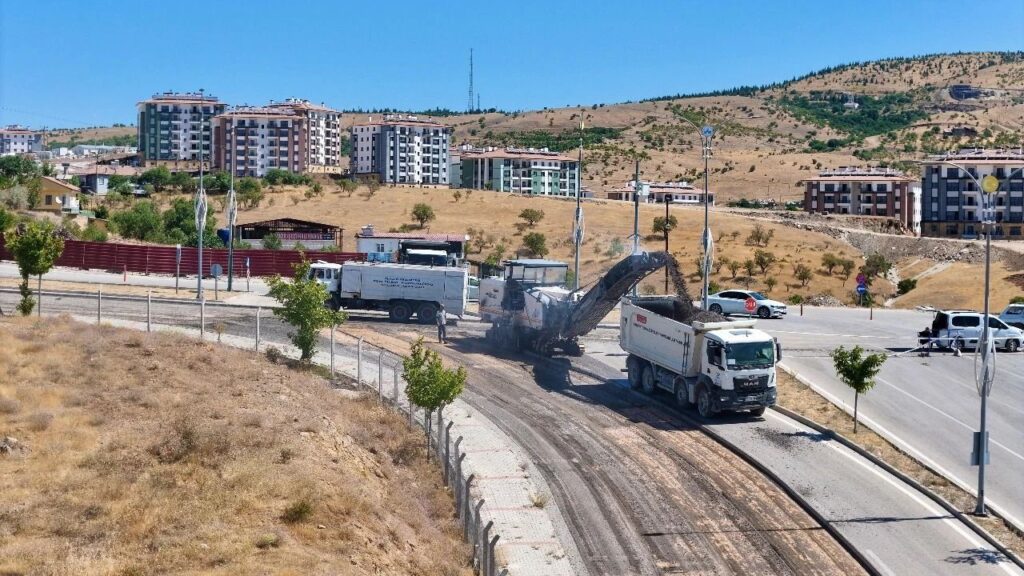 Elazığ’da Yol Yenileme Çalışmaları Sürüyor