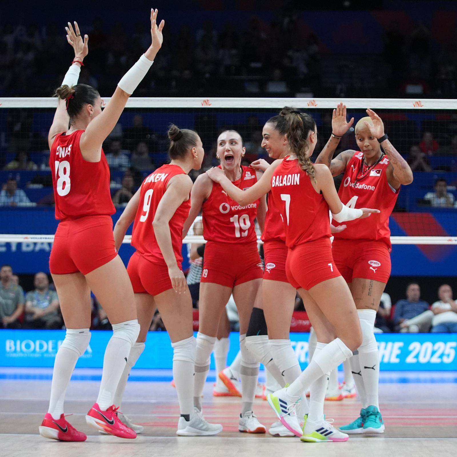 Filenin Sultanları, Hollanda’yı 3-0 mağlup ederek Milletler Ligi finallerine katılmayı