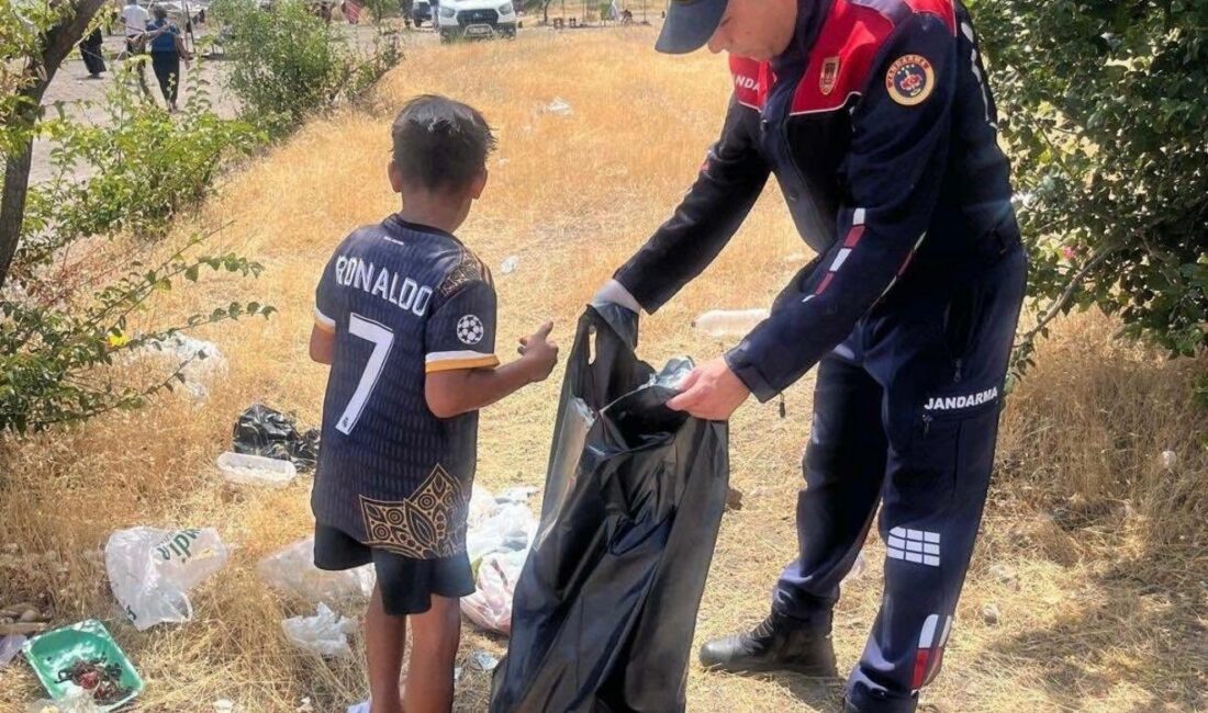 Elazığ İl Jandarma Komutanlığı Ekipleri tarafından Sivrice’de vatandaşların yoğun olarak