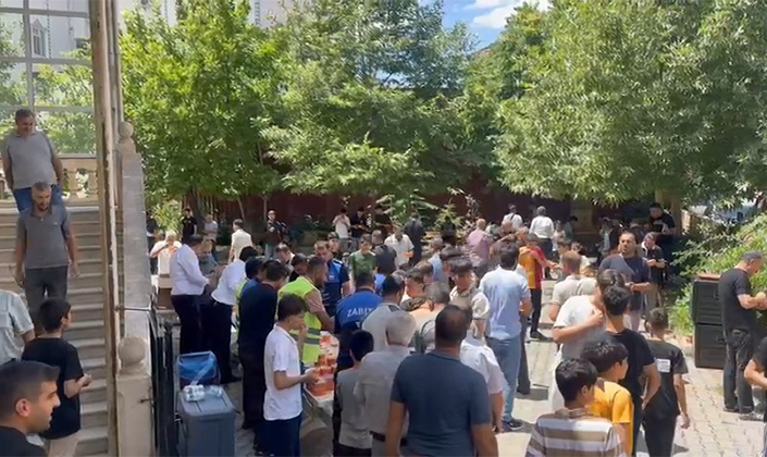 Kovancılar Belediyesi’nden Aşure İkramı