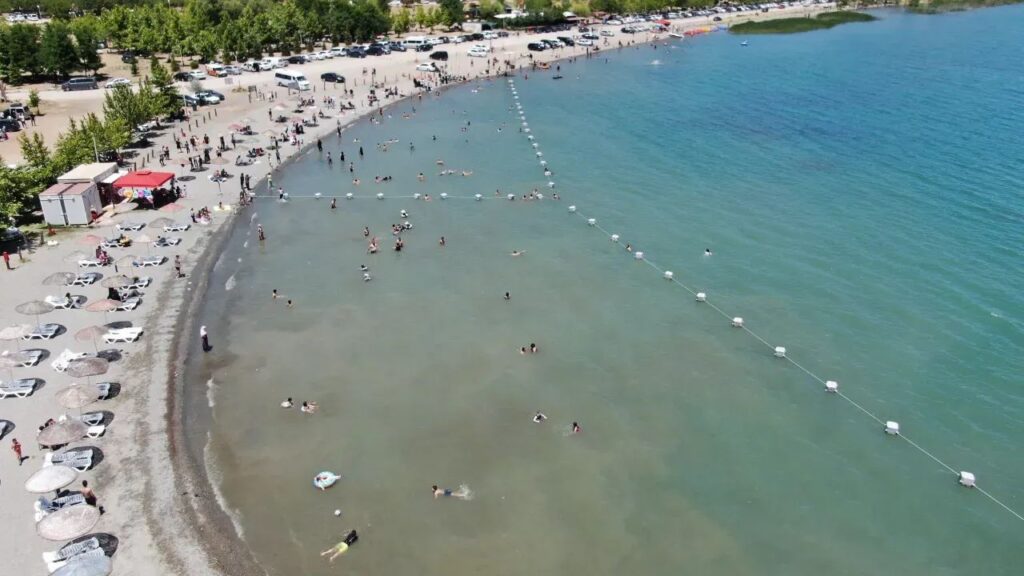 Hazar Gölünde Kalp Krizi Geçirerek Vefat Etti!