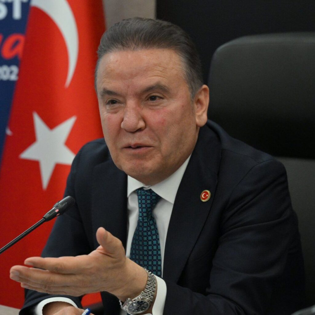 Muhittin Böcek tutuklandı.