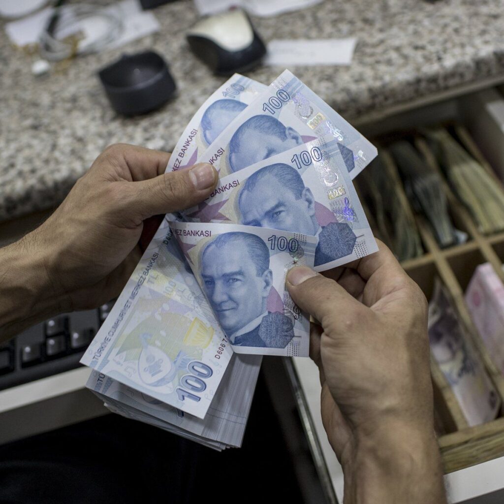 Memur ve emekli maaş zammı belli oldu.