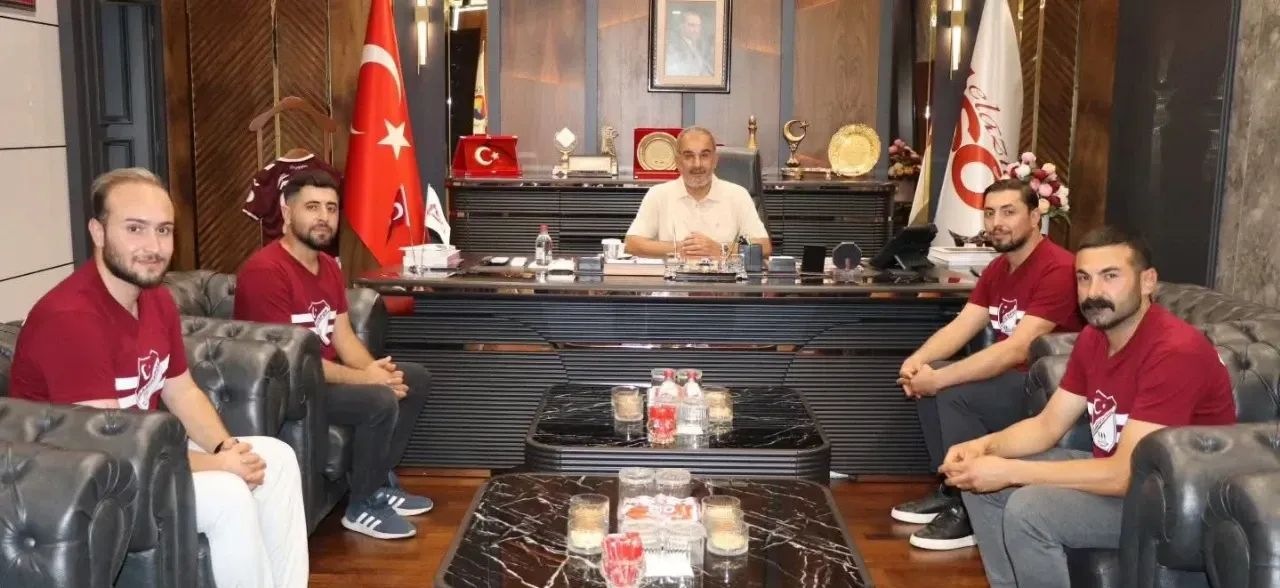 Elazığspor’un köklü taraftar grupların Milliyetçi Elazığsporlular, Elazığ TSO Başkanı İdris