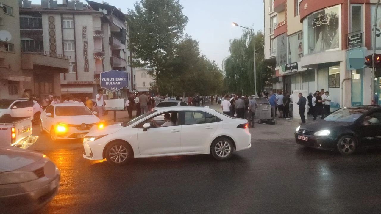 Elazığ’ın Kovancılar ilçesi Bağlar Mahallesi’nde iki aile arasında yaşanan alacak