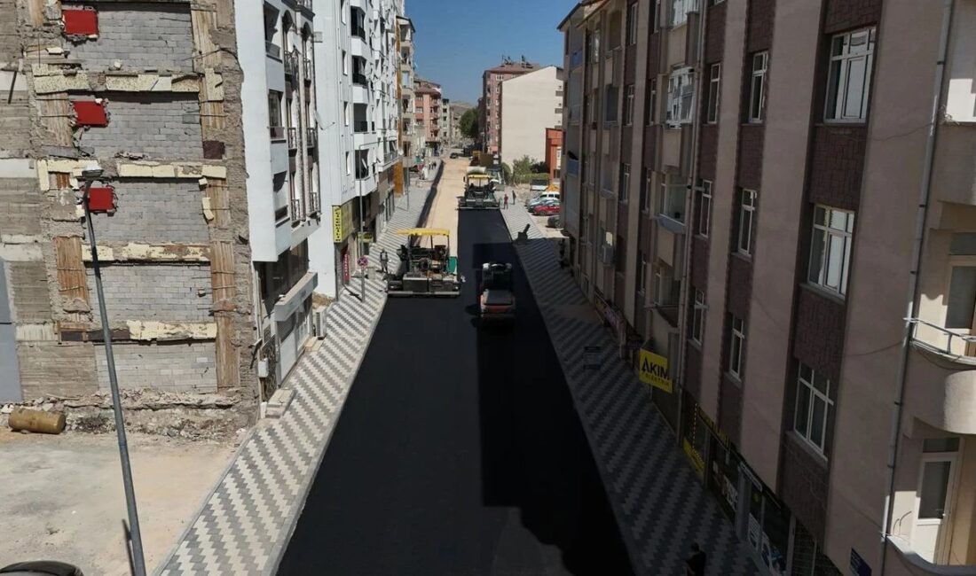 Elazığ Belediyesi ekipleri, kentin ulaşım altyapısını daha konforlu hale getirmek