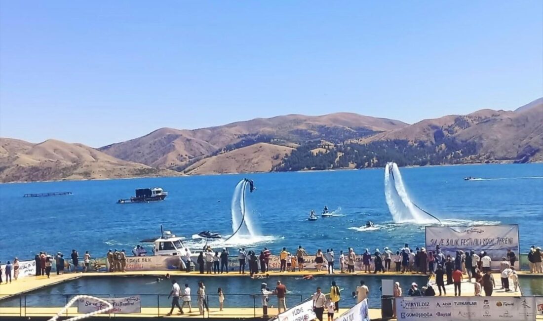 Keban’da düzenlenen 5. Keban Su ve Balık Festivali ikinci günde
