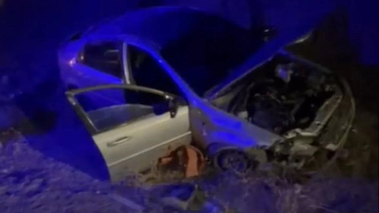 Elazığ’dan Pertek yönüne seyir halindeyken virajı alamayan bir araç takla