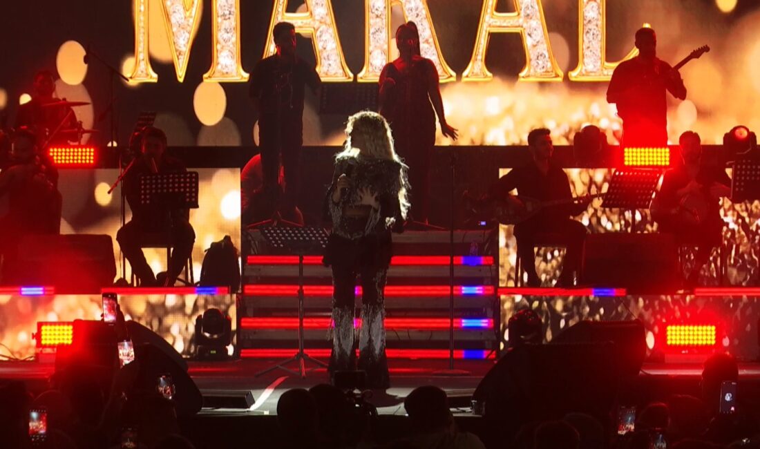 Festivalin ikinci gününde Sanatçı Maral Konser verdi. Konserde Maral en