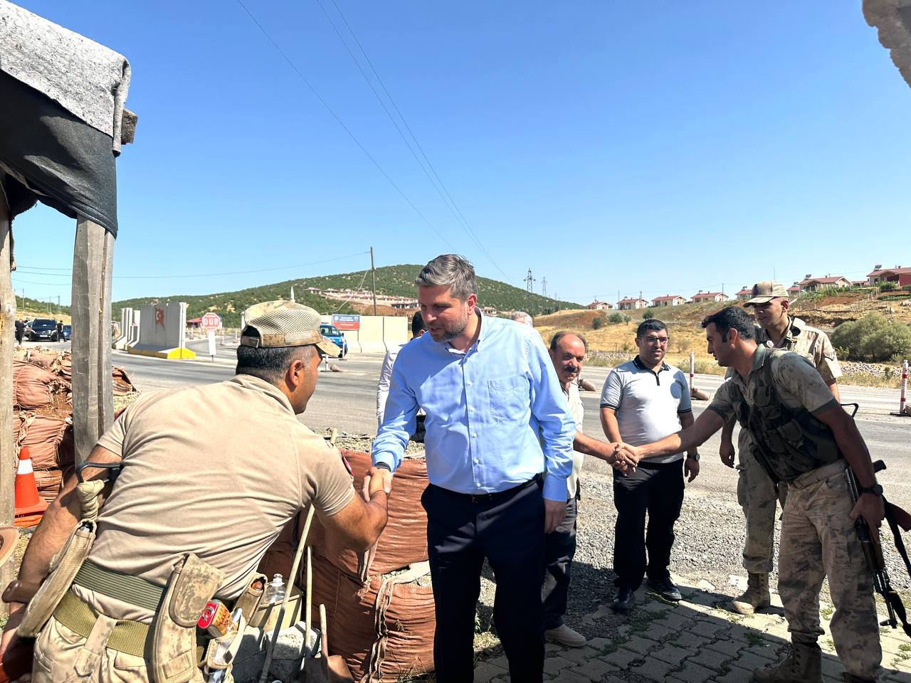 AK Parti Elazığ Milletvekili Mahmut Rıdvan Nazırlı, Arıcak ilçesinde gerçekleştirdiği