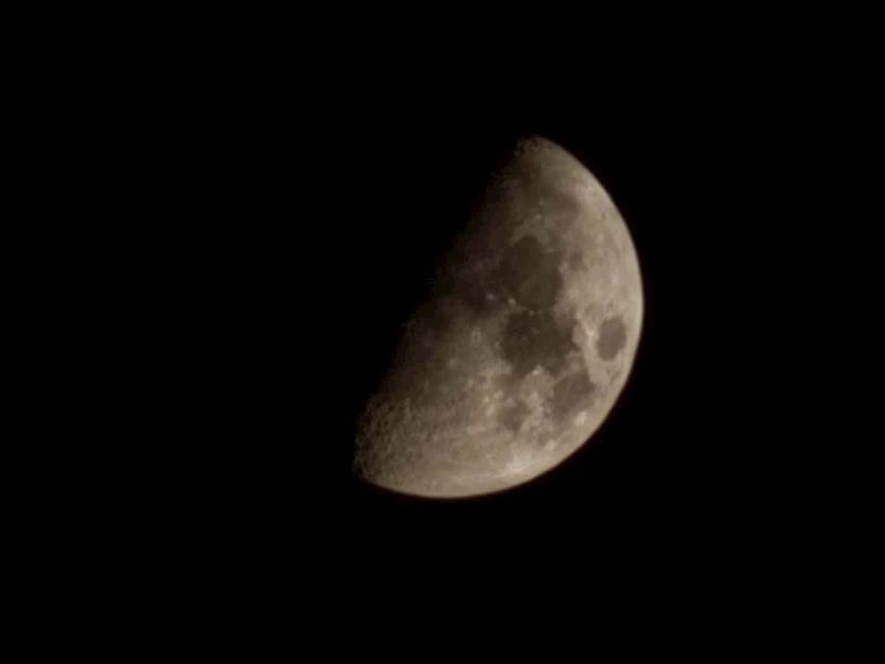 Elazığ’da gece beyaz ve kızıl renkte büyük bir şekilde ortaya