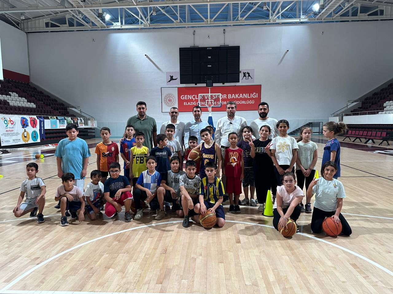 AK Parti Elazığ Milletvekili Mahmut Rıdvan Nazırlı, genç sporcuların şehri