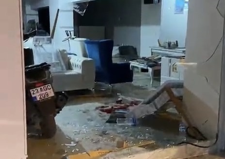 Elazığ’ın Yeni Mahalle’sinde direksiyon hakimiyetini kaybeden kadın motosiklet sürücüsü, cadde