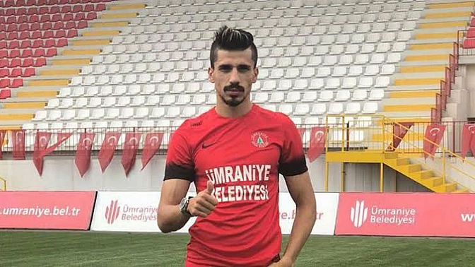 Bordo-Beyazlı Temsilcimiz Seza Çimento Elazığspor’da takım içi huzursuzluk çıkarması gerekçesiyle