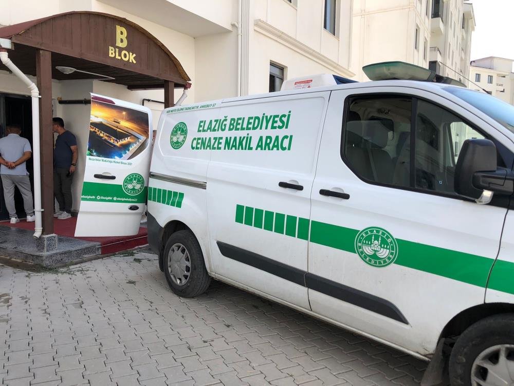 Gözaltına alınan Metin K., emniyetteki işlemlerinin ardından adliyeye sevk edildi.