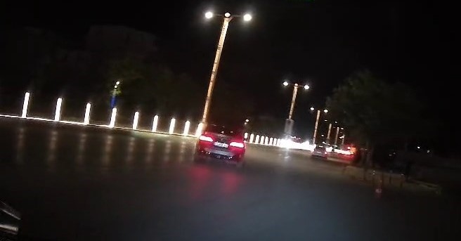 Elazığ’da bir sürücü, yola drift atarak girdi. O anlar kameralara