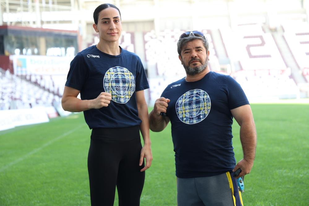 Milli boksör Gizem Özer, İngiltere’de düzenlenen Dünya Boks Şampiyonası’nda dudağındaki