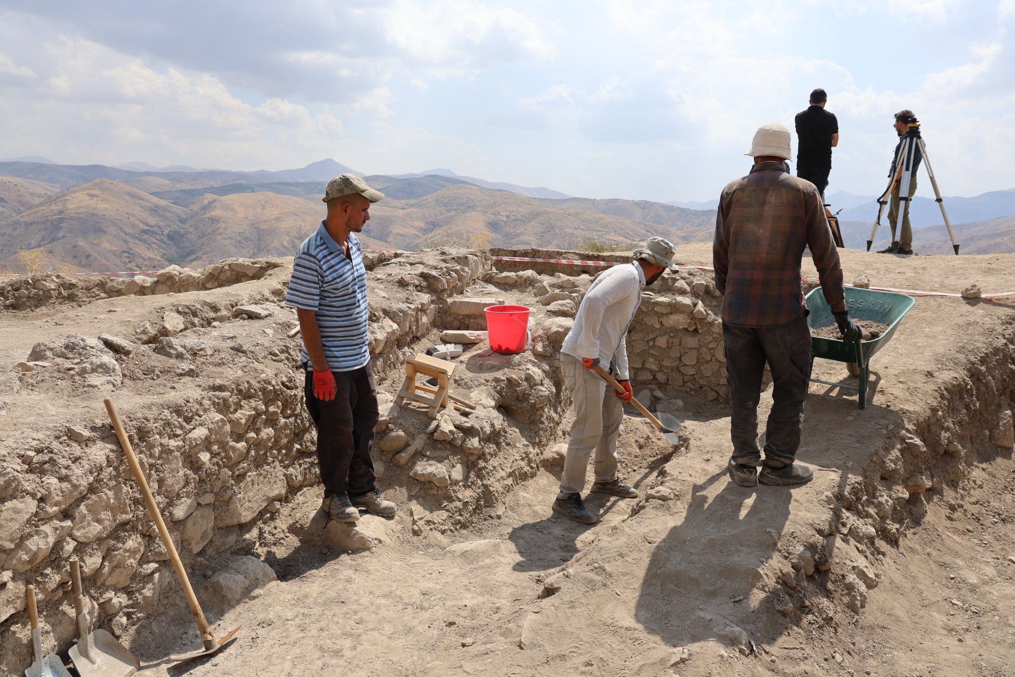 Elazığ’ın tarihi Palu Kalesi’nde yürütülen kazı çalışmalarında dört odalı Osmanlı