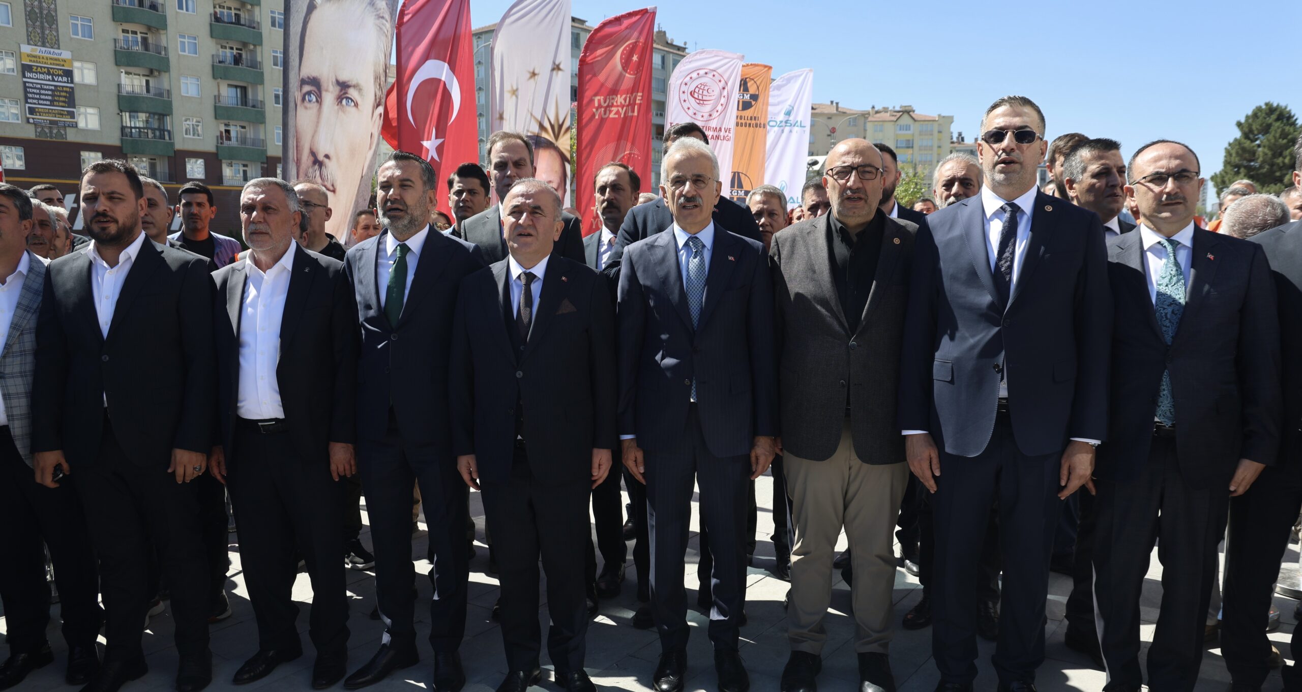Elazığ’da Yeni Nesil Hazardağlı Kavşağının açılışına katılan Ulaştırma ve Altyapı