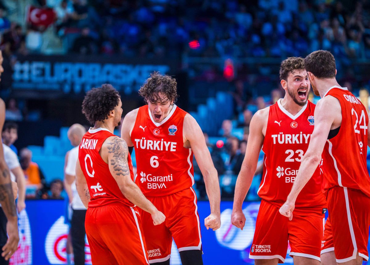 12 DEV ADAM, 24 YIL SONRA FİNALDE! A Milli Erkek