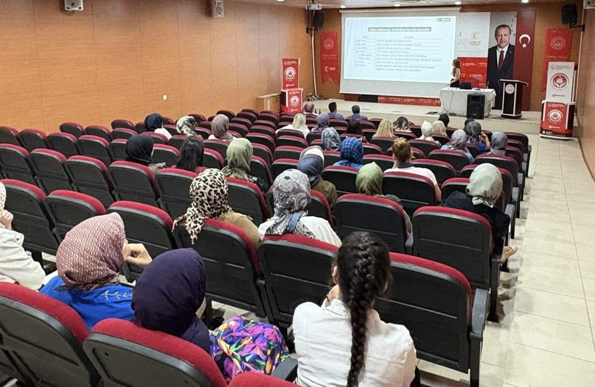 Elazığ’da ‘Kadınlara Yönelik Madde Bağımlılığı’ eğitimi Elazığ Aile ve Sosyal