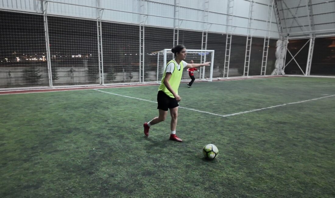 Teknik Direktör Sinan Kaloğlu’nun kuzeni olan Elazığlı kadın futbolcu Yağmur