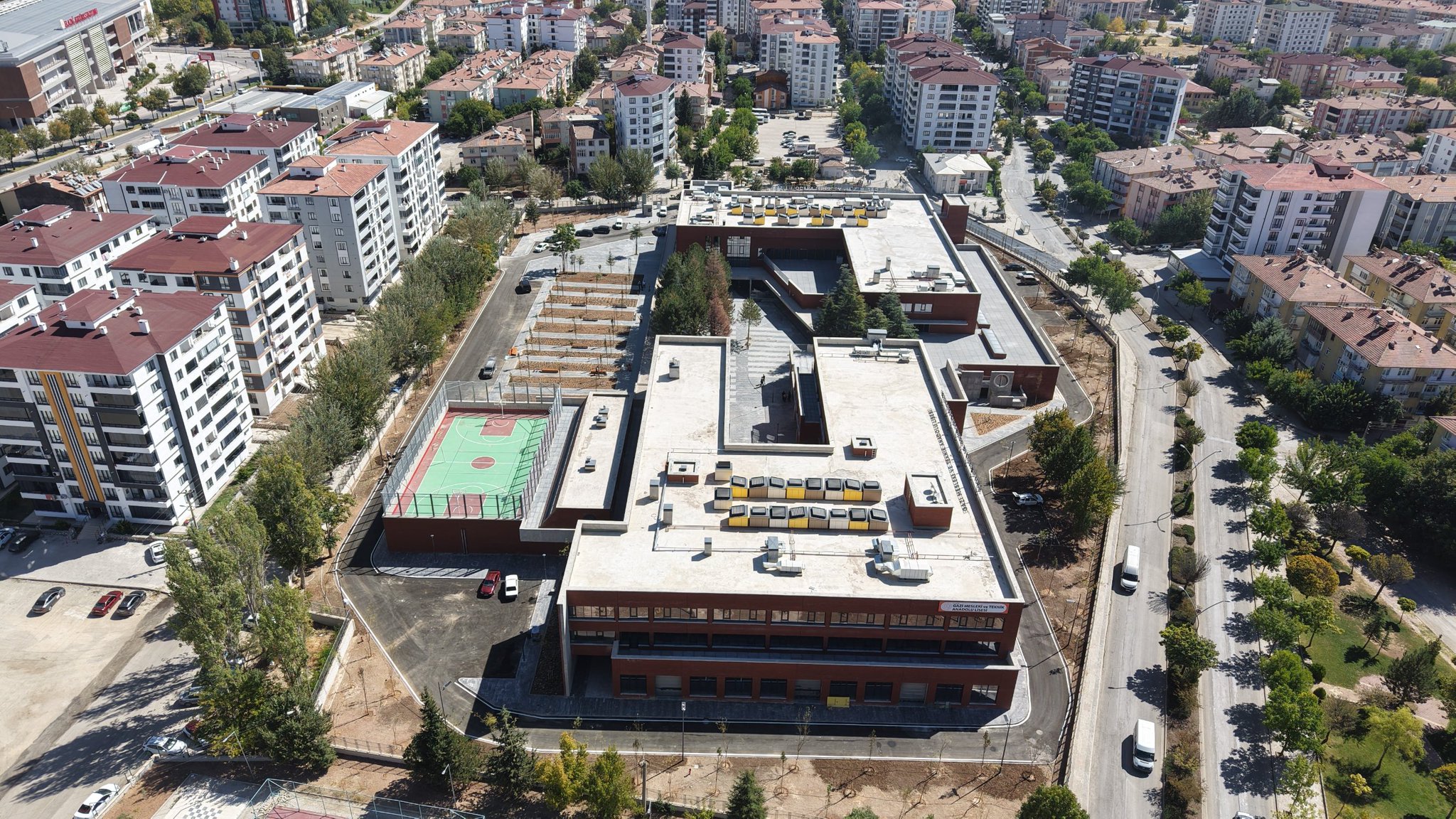 CHP’li belediyelerin depremin ardından Elazığ’da yaptırmaya başladığı okulların bir kısmı