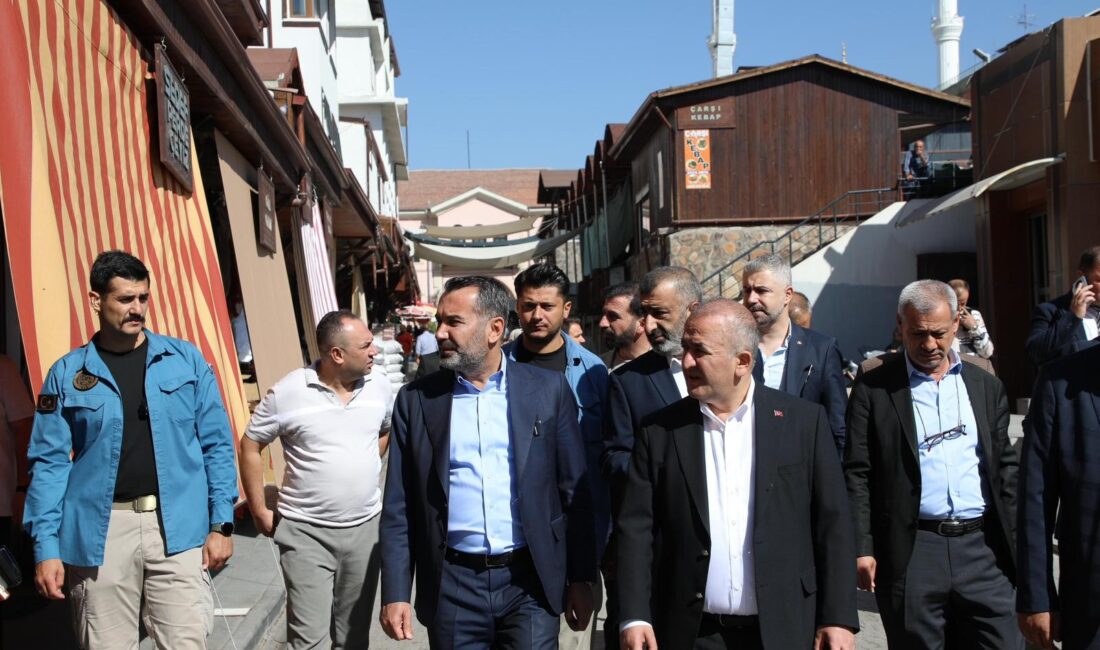 Elazığ Valisi Numan Hatipoğlu ve Elazığ Belediye Başkanı Şahin Şerifoğulları,