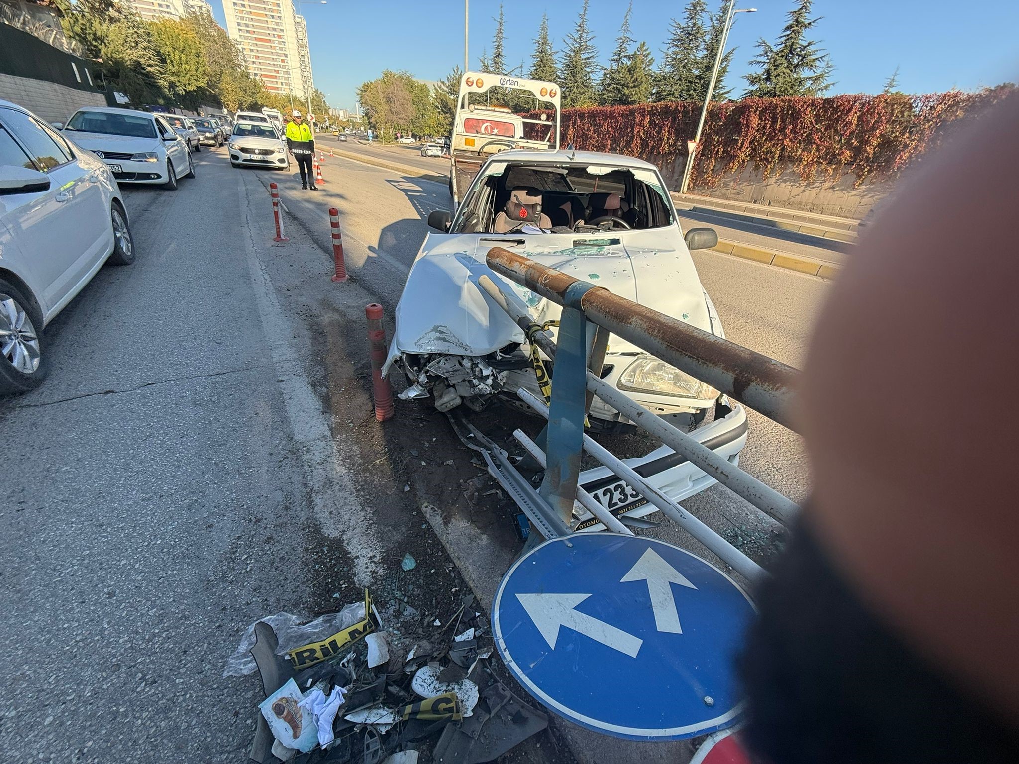 Elazığ’da otomobilin bariyerlere saplanması sonucu meydana gelen kazada, 1 kişi